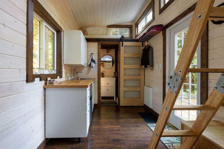 Pose d'armoires sur mesure